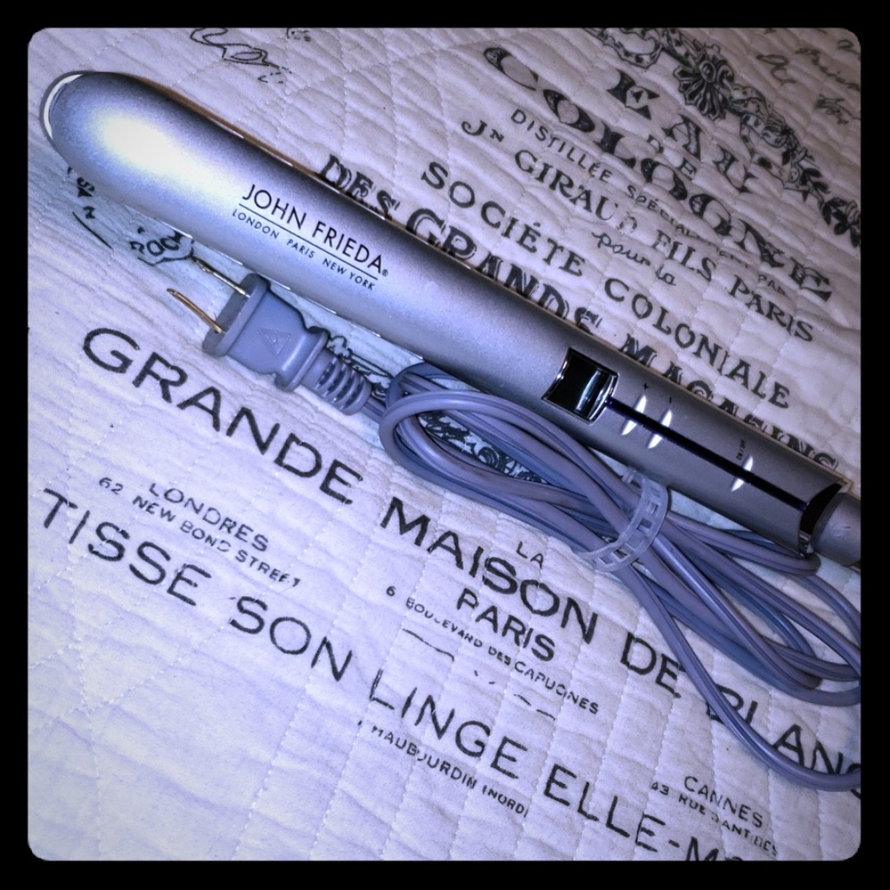 John Freida 1in straightener.